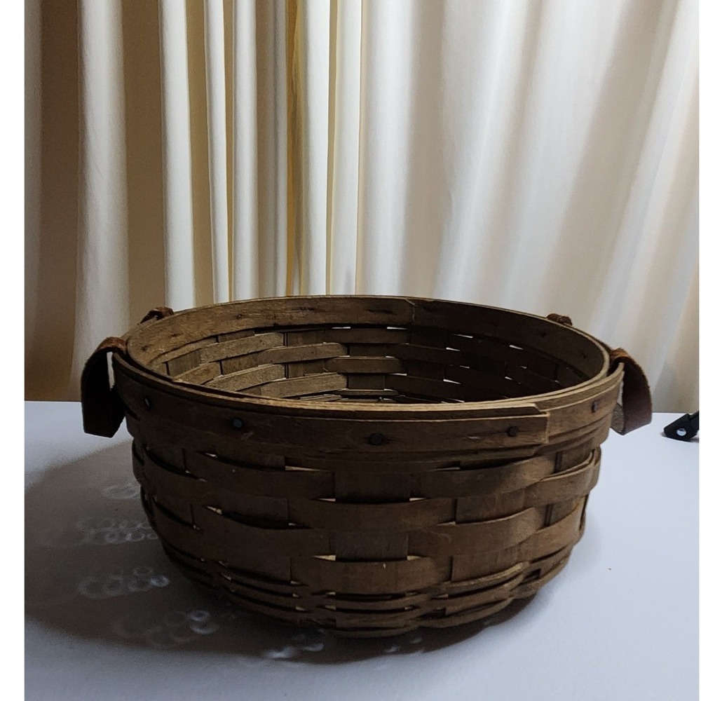 Longaberger 1993 Round Woven Basket with Leather Handles